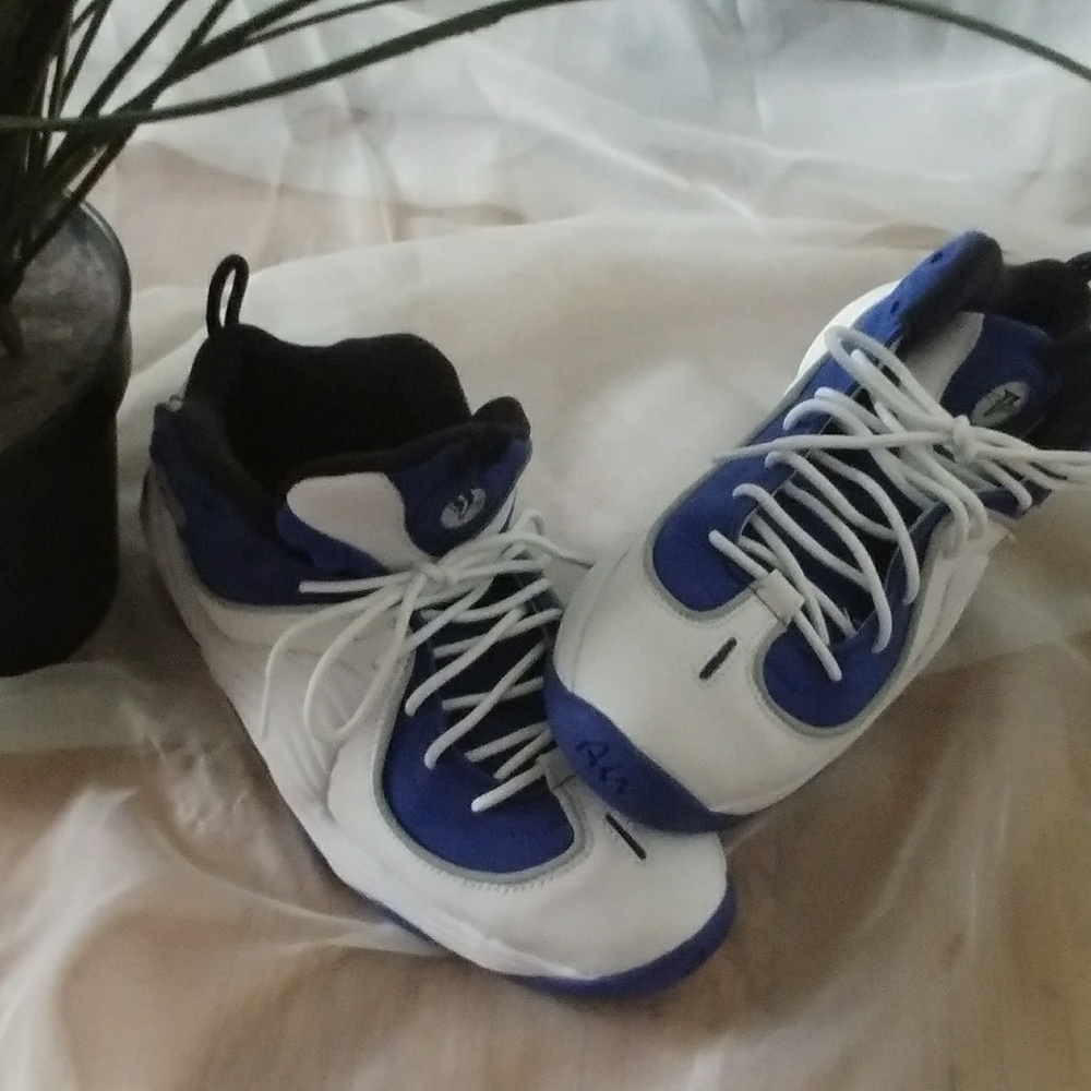 **SOLD** Nike Penny Hardaway Size 6.5 nwob
